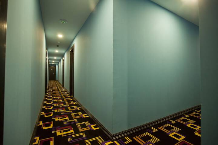 Ballroom/Hall 28 of 31