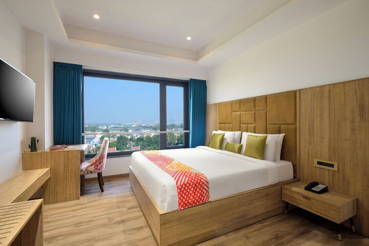 Room 2 of 8