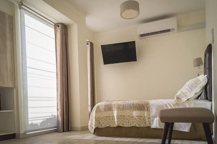 Room 4 of 20