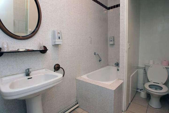 Room 10 of 19