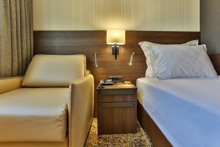 Room 13 of 53