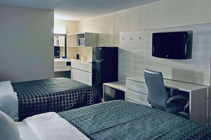 1 Double Bed Accessible (2 of 12)