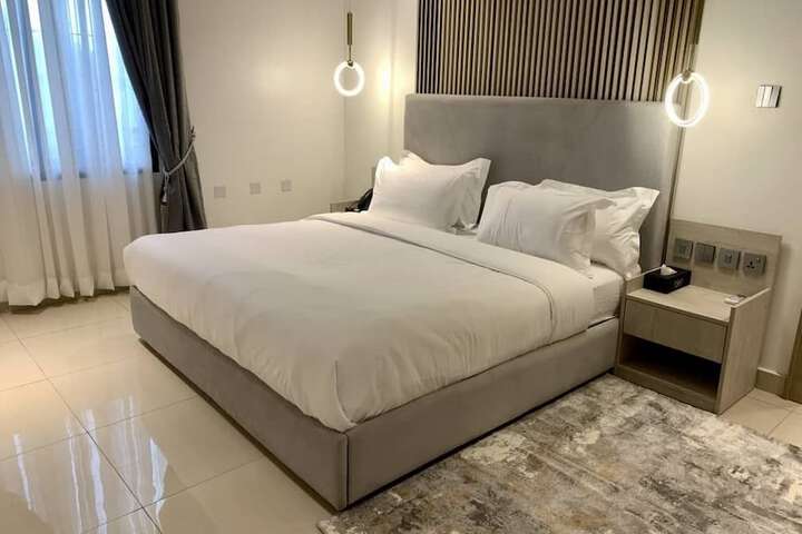 Room 7 of 9