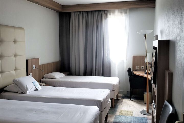 Room 16 of 42