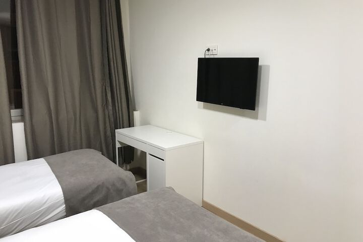 Room 13 of 27