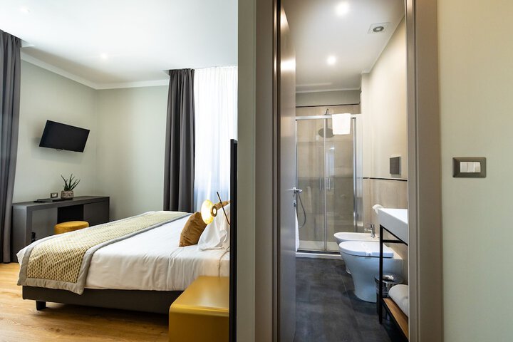 Room 25 of 104