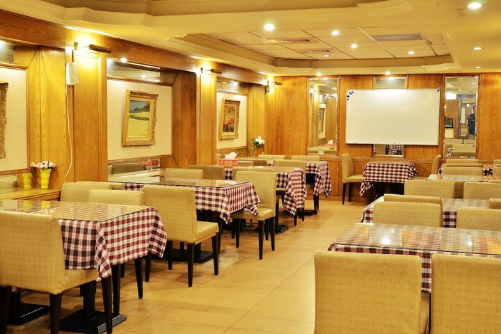Dining 60 of 71