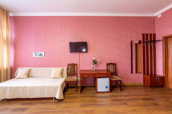 Room 103 of 176