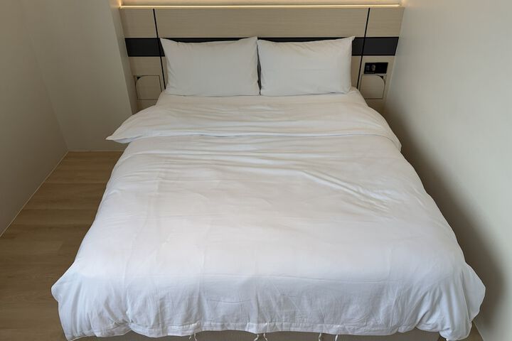 Room 27 of 71