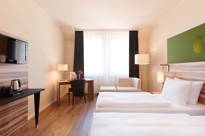 Room 10 of 79