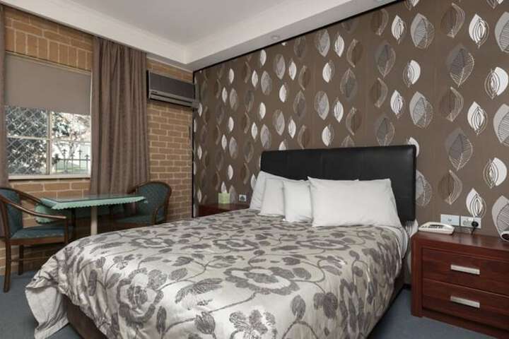 Room 4 of 35