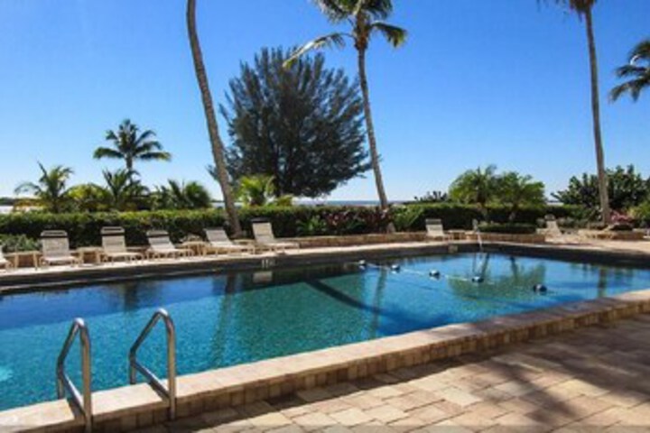 Pool 13 of 28