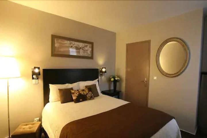 Room 27 of 62