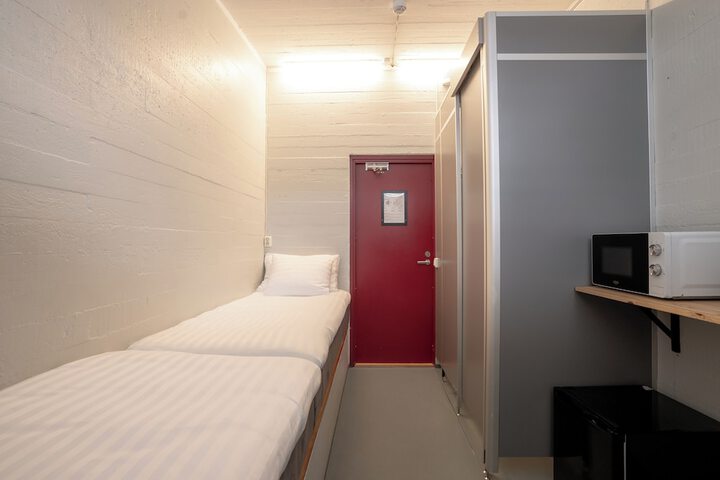 Room 6 of 40
