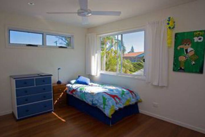 Room 8 of 16