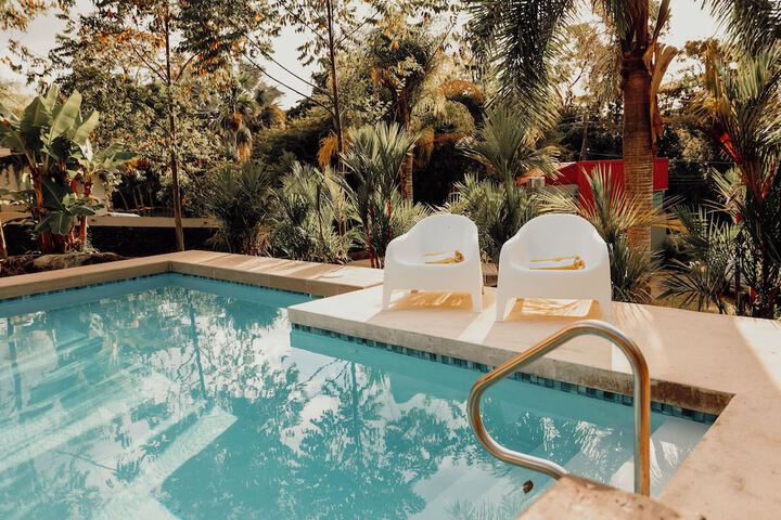 Pool 21 of 41