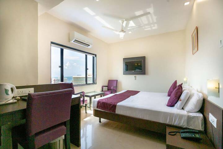 Room 17 of 34