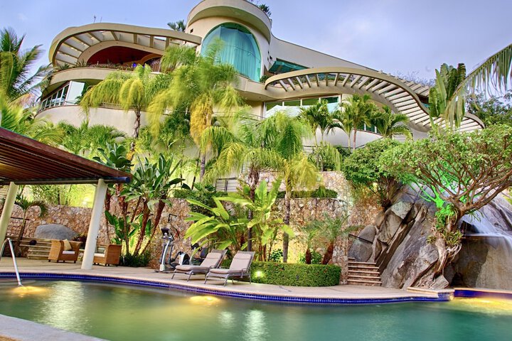 Hotel Exterior 319 of 336
