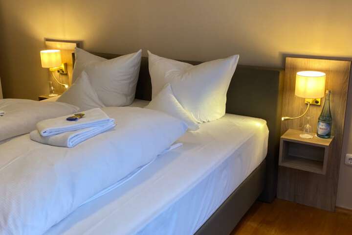 Room 16 of 44