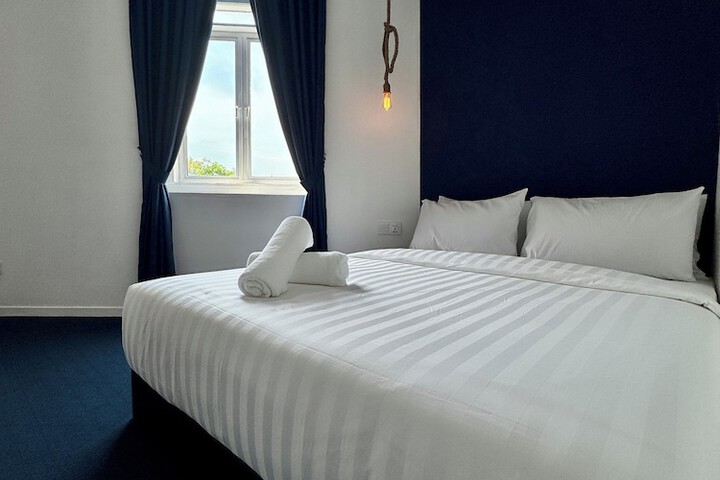 Room 48 of 122