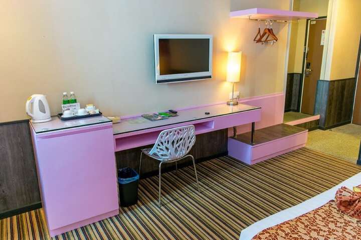 Room 21 of 83