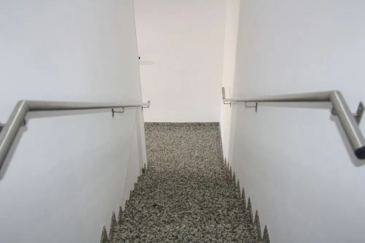 Room 9 of 11