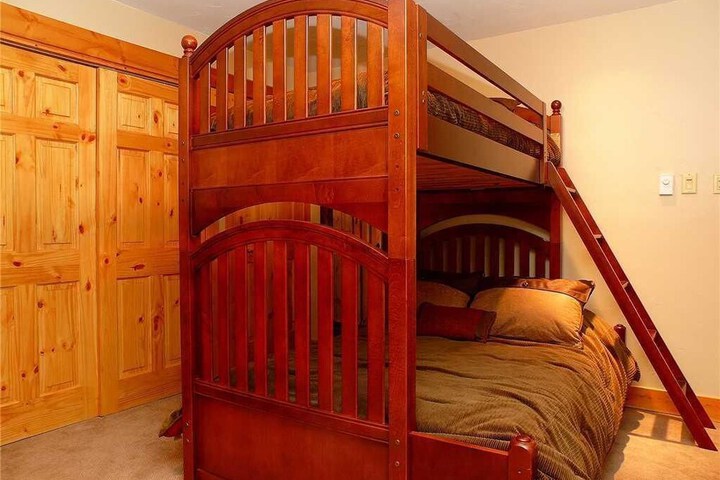 Room 4 of 126