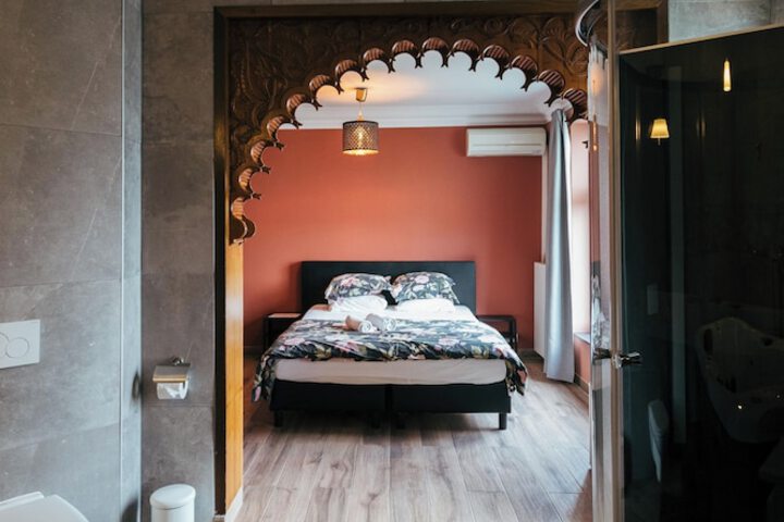 Room 54 of 69