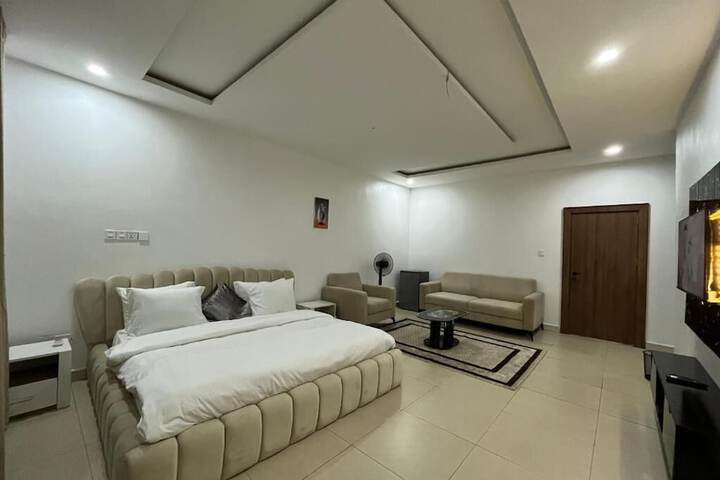 Room 6 of 13