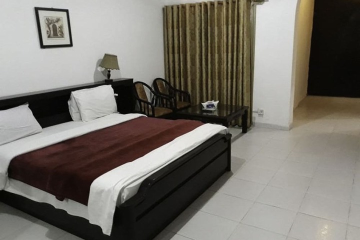 Room 6 of 19