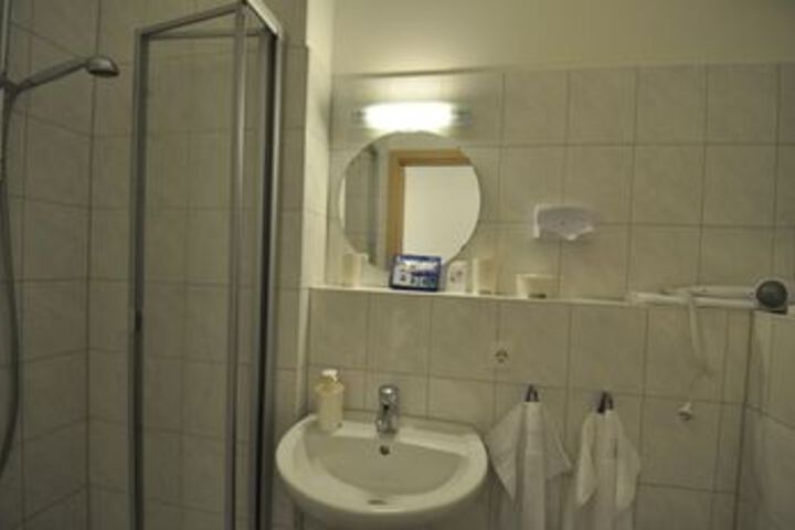 Room 3 of 21