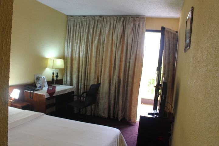 Room 9 of 35