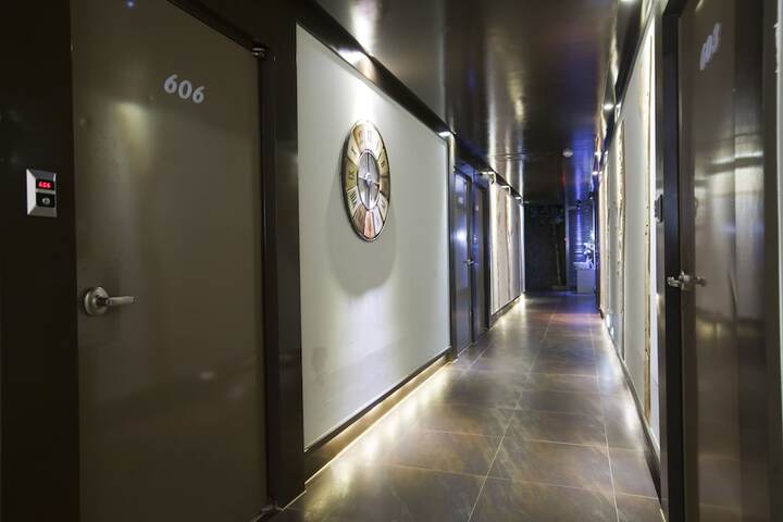 Ballroom/Hall 66 of 77