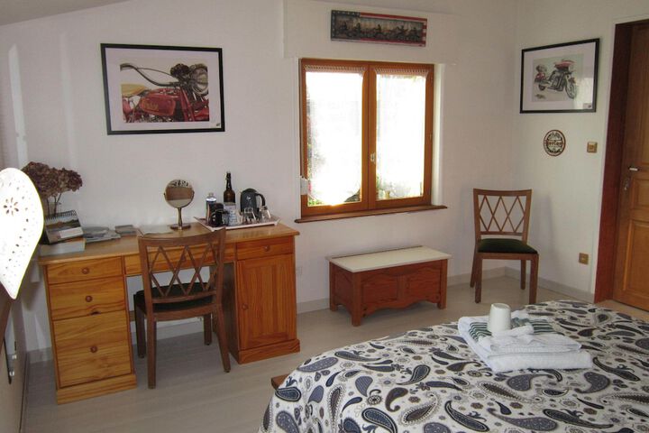 Room 4 of 11