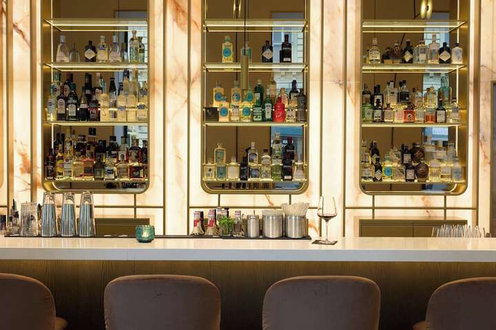 Lounge 73 of 89