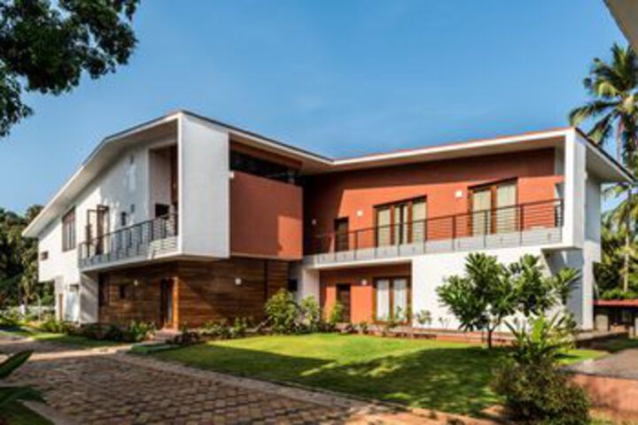 OYO Home 10063 Modern 3BHK Benaulim Beach
