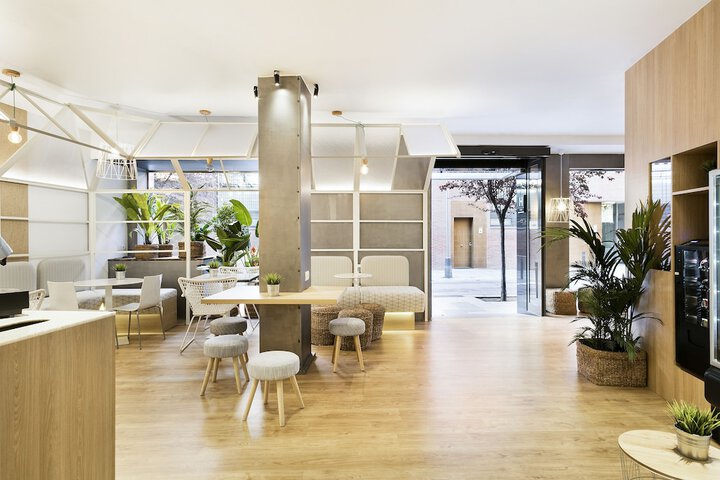 Entrance & Lobby