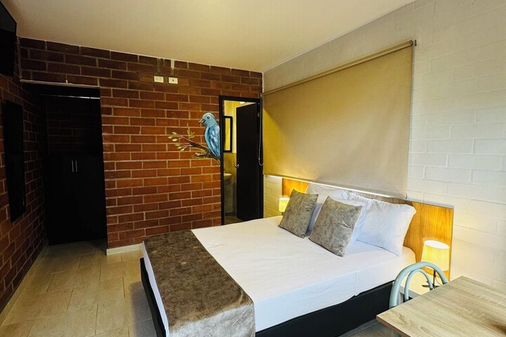 Room 3 of 94