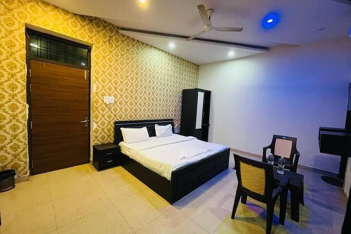 Room 5 of 7