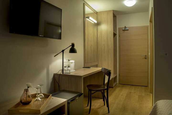 Room 6 of 43