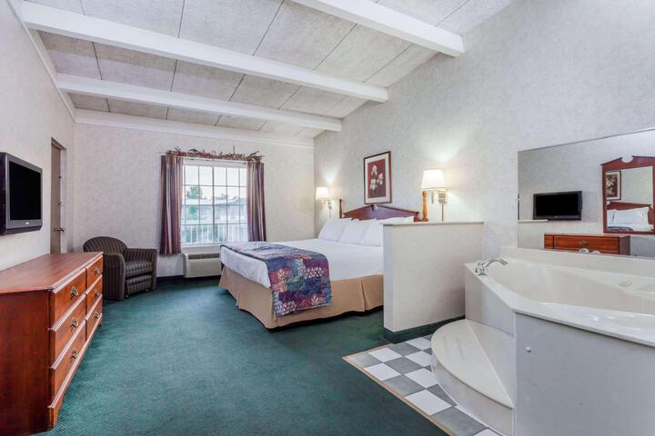 1 King Bed (8 of 14)