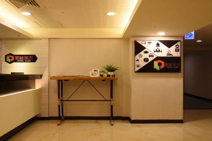 hotel_rooms