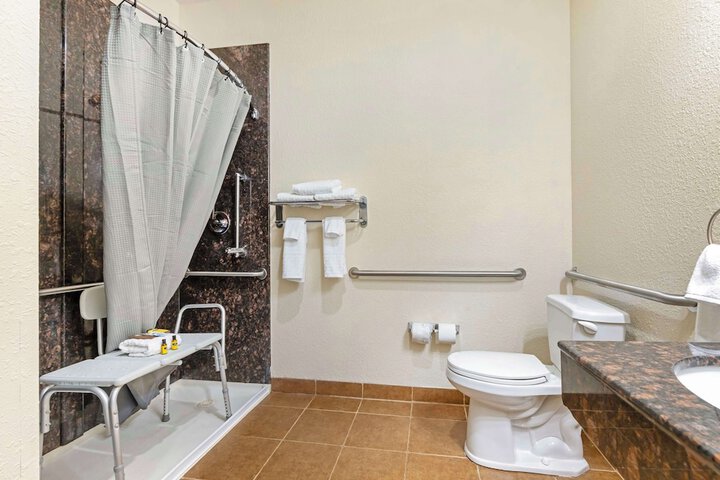 1 King Bed High Speed Internet Accessible Microwave and Refrigerator Flat Screen Television Desk Full Breakfast (7 of 14)