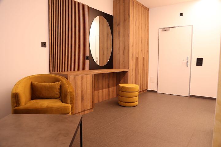 Room 12 of 21
