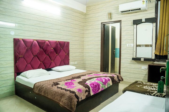 Room 4 of 19