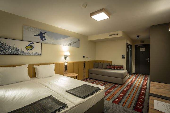 Room 9 of 78