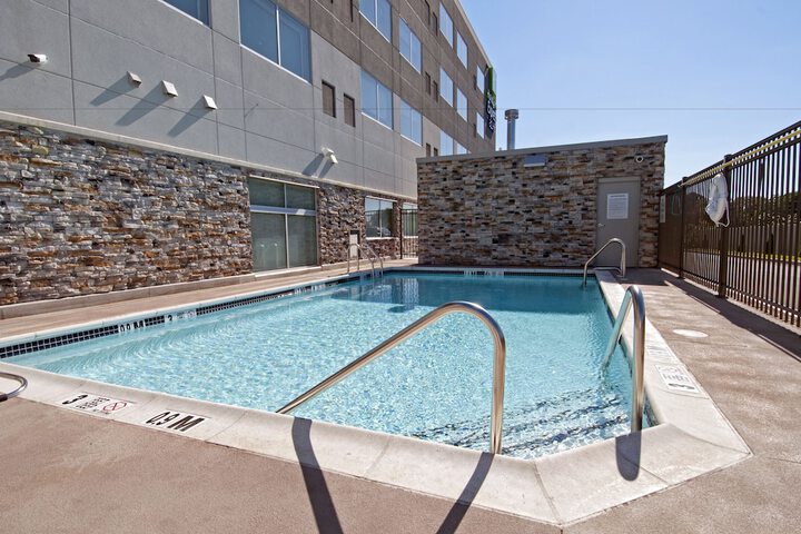 Pool 11 of 35