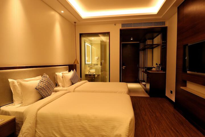 Room 3 of 24