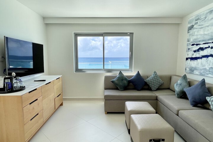 Room 26 of 100