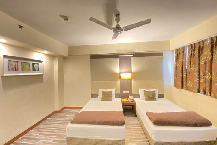 Room 5 of 13